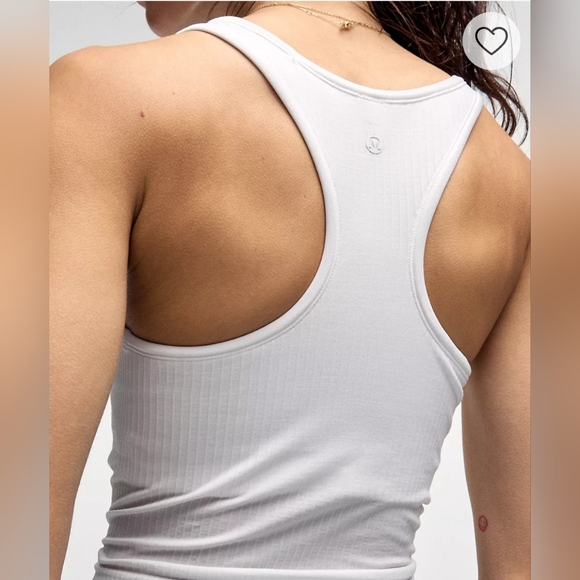 Lululemon tank - Picture 2 of 6